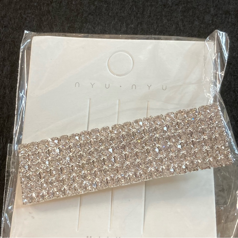 NYU •NYU rhinestone silver hair clip